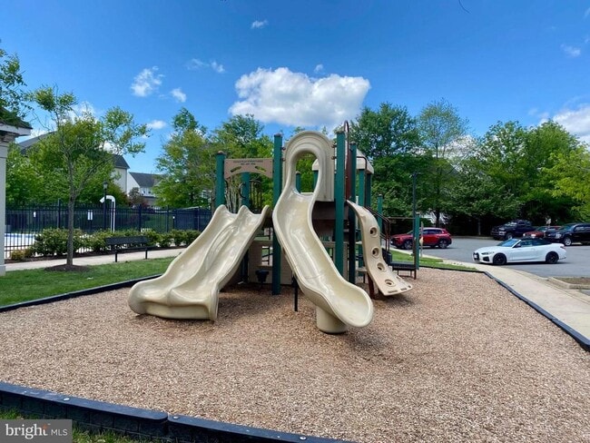 Building Photo - 8416 Churchside Dr