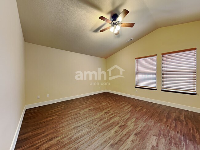 Building Photo - 33586 SE Steinfeld St