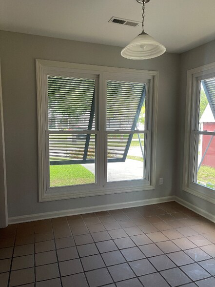 Building Photo - 1513 Privateer Dr