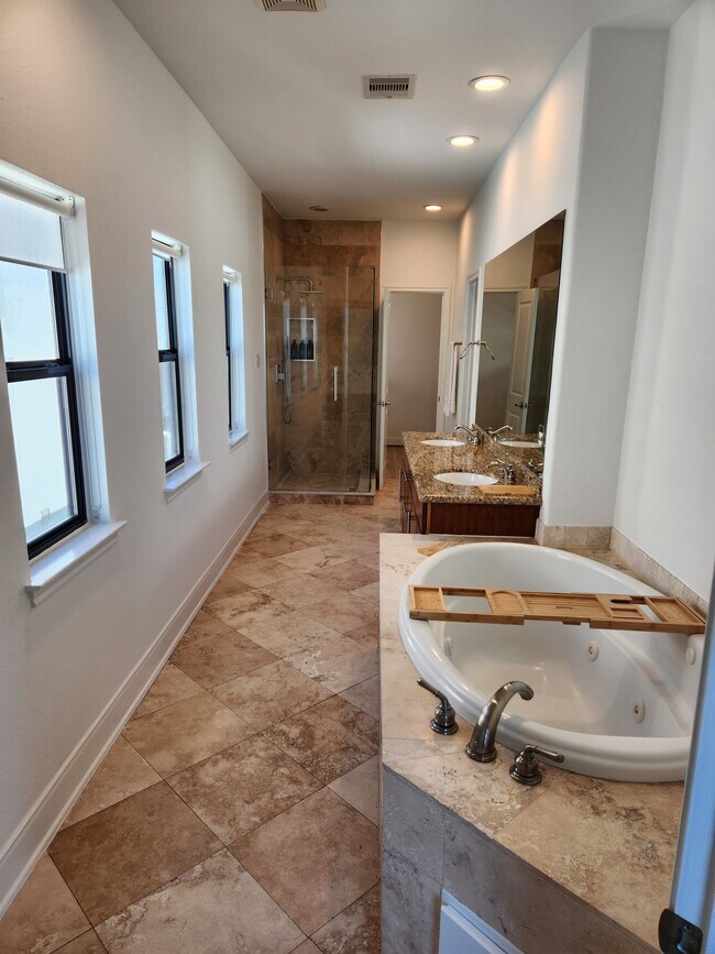 Building Photo - 5223 Eigel St