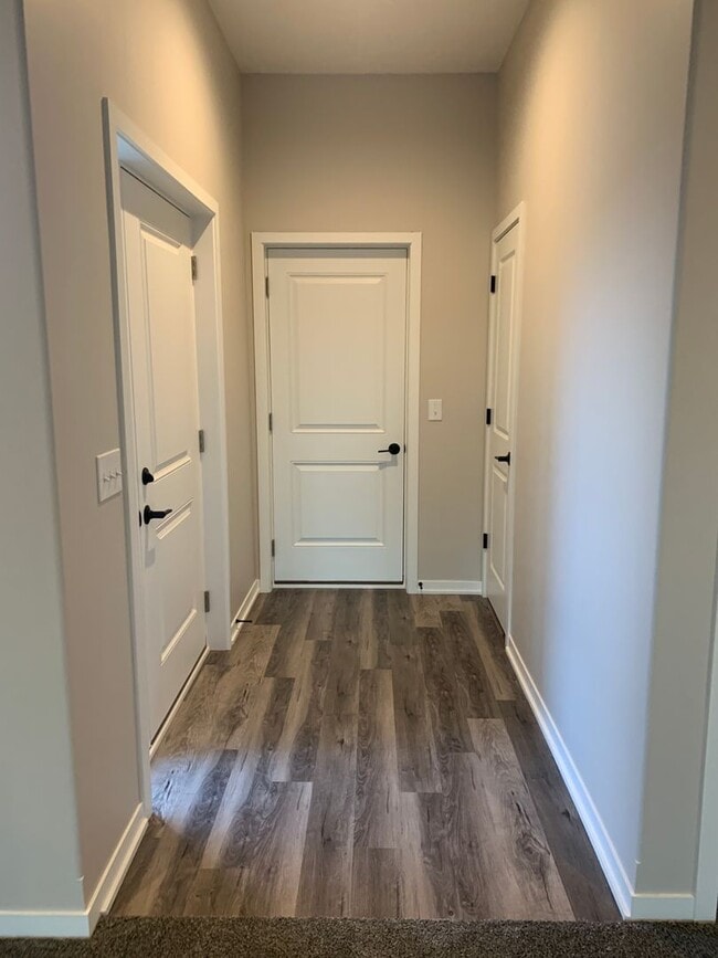 Building Photo - Spacious 2-Story with 3 bedrooms/2.5 bathrooms off N 27th and I-80