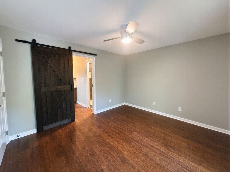 Primary Bedroom - 1062 Washington St