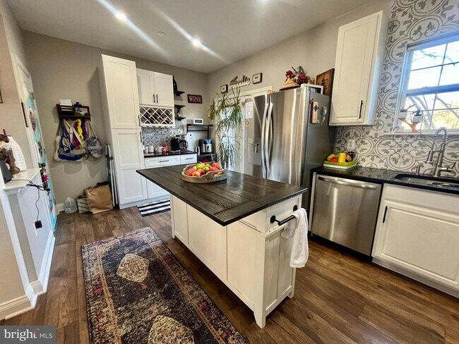 Building Photo - 3847 Watkins Mill Dr
