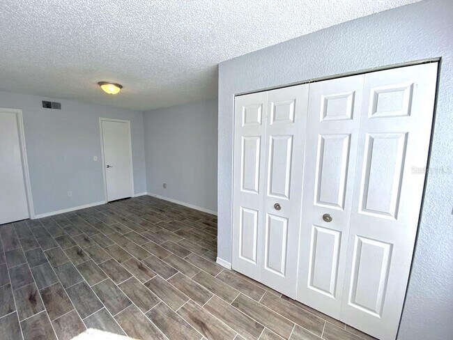 Building Photo - 5152 Conroy Rd