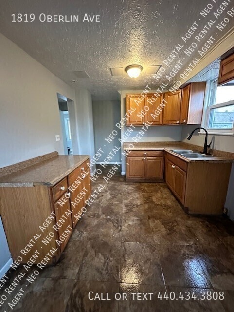 Building Photo - 1819 Oberlin Ave