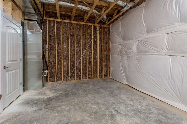Building Photo - Spacious Luxury Townhome! Outstanding Location!