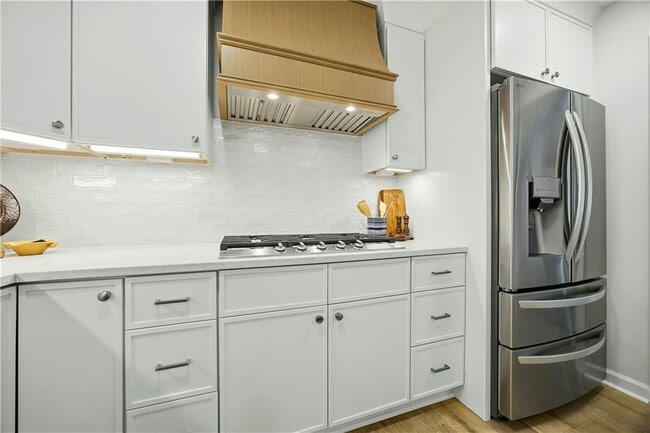 Building Photo - 1390 Tennis Ct Pl
