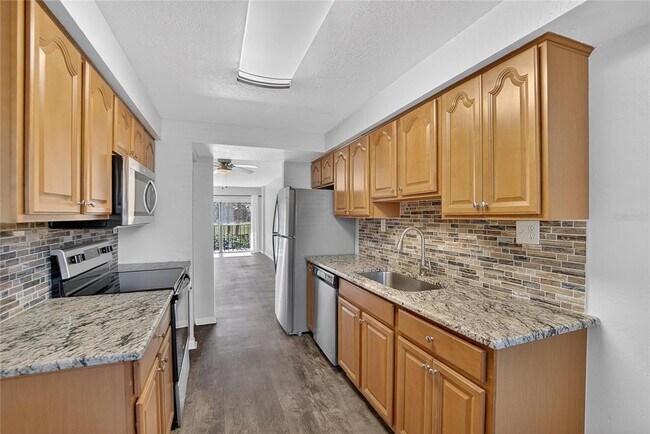 Building Photo - 2900 Cove Cay Dr