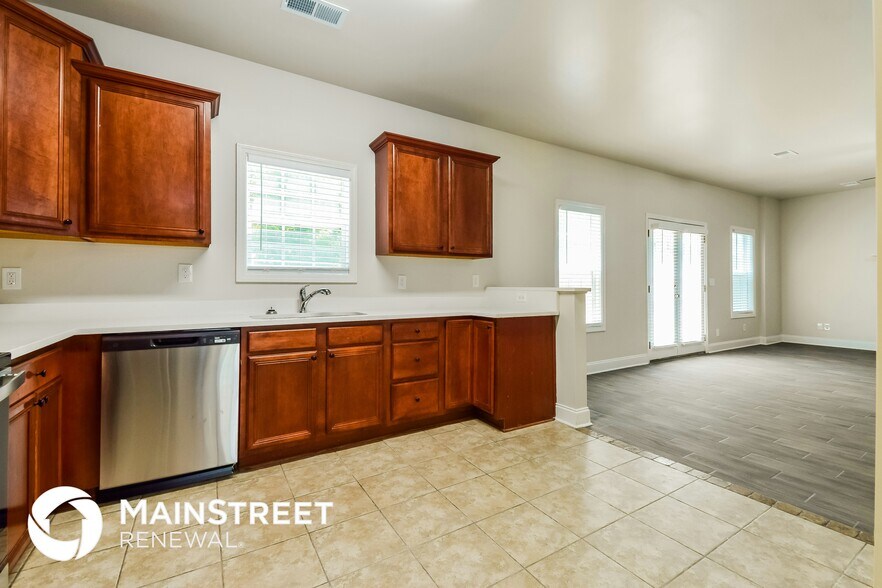 Building Photo - 111 Iverson Pl
