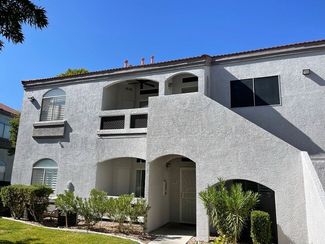 Building Photo - Mission Ridge Condos-Gorgeous 2nd Floor Un...