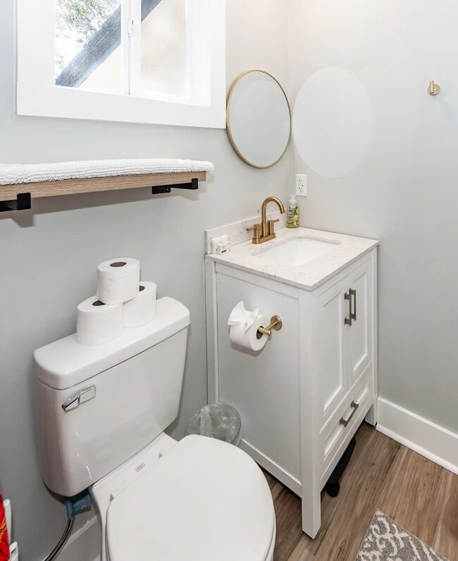 Building Photo - 1511 Larry St