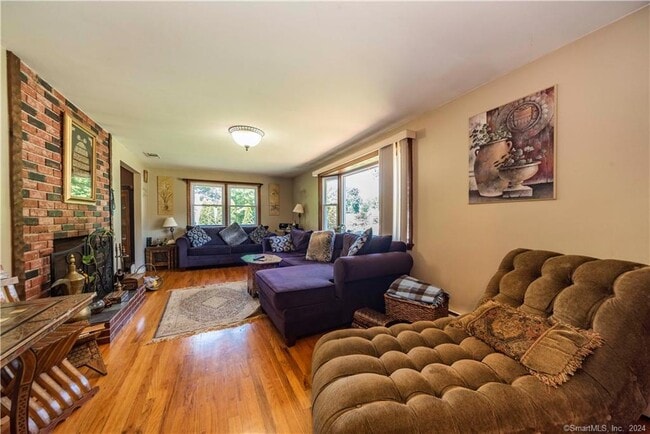 Building Photo - 70 Ivy Rd