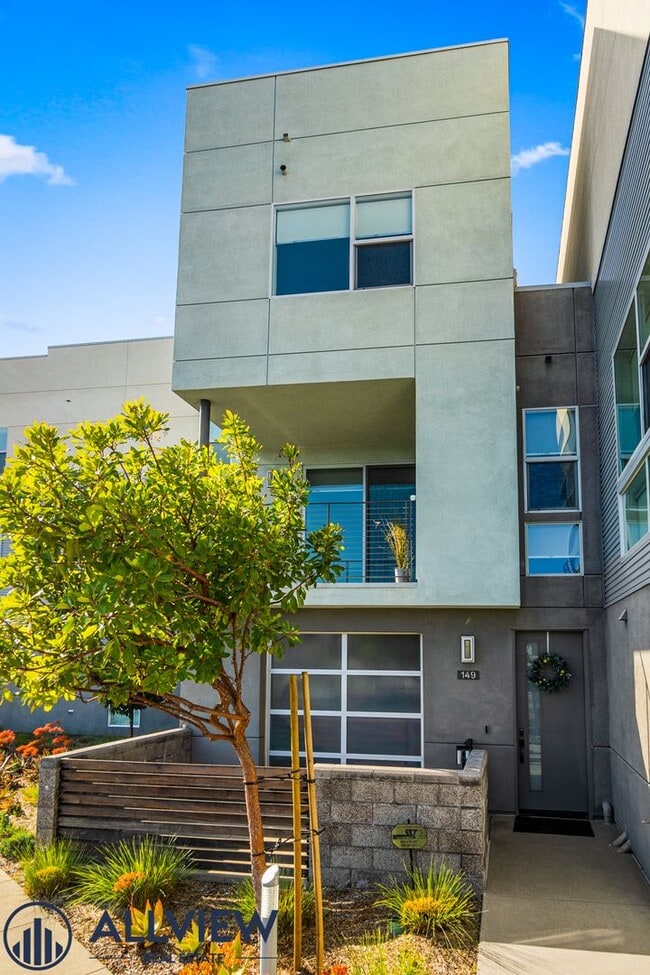 Building Photo - Beautiful three story live/work townhome i...