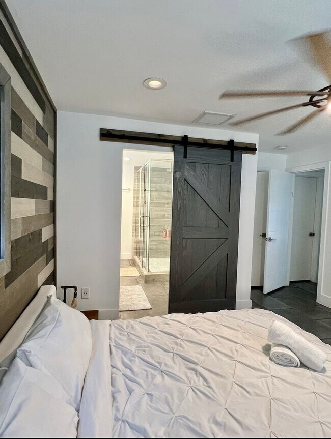 Building Photo - 3/2 Pool Home South Tampa Available NOW !!