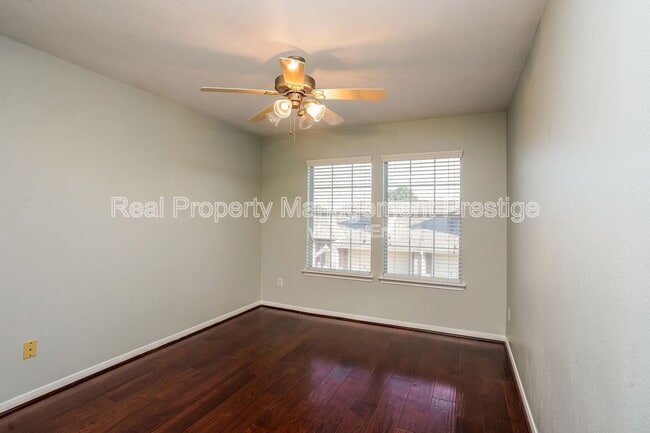 Building Photo - 1719 Village Townhome Dr