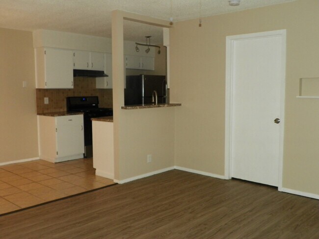 Building Photo - 410.412 Cypress Ln