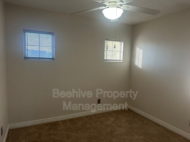 Building Photo - 1034 W Juanita Ave