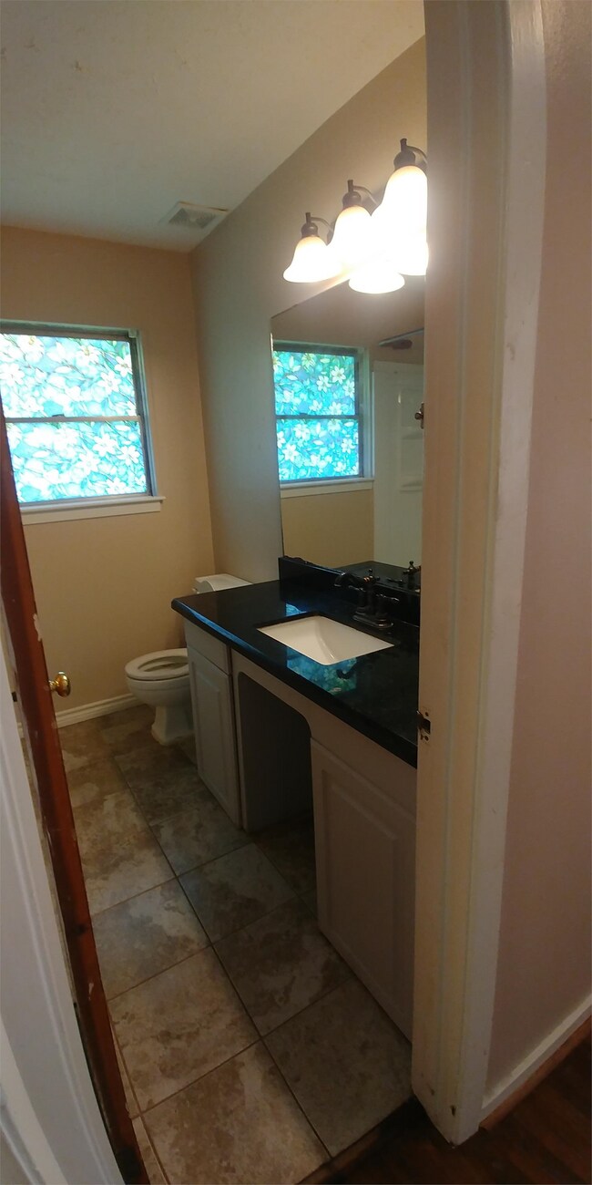 Building Photo - 104 Caladium St