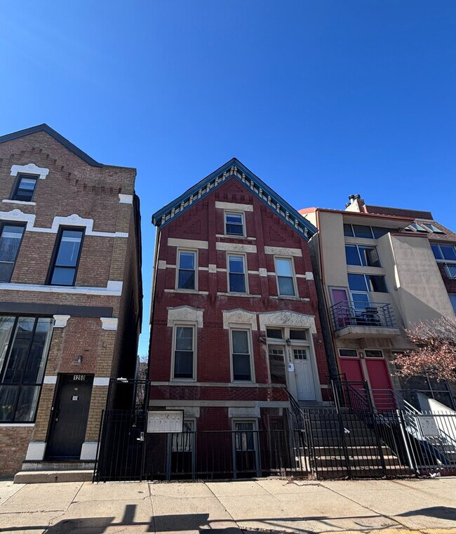 Building Photo - 1300 N Greenview Ave