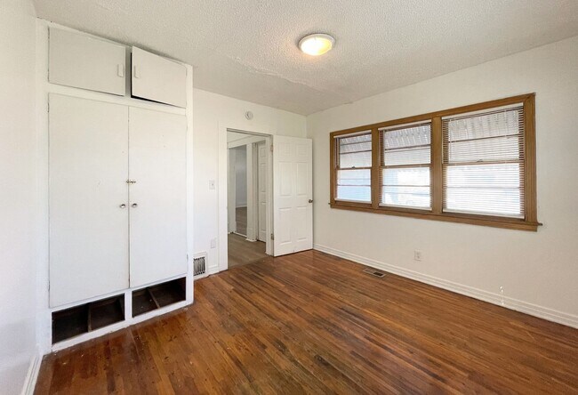 Building Photo - 619 N Washington St