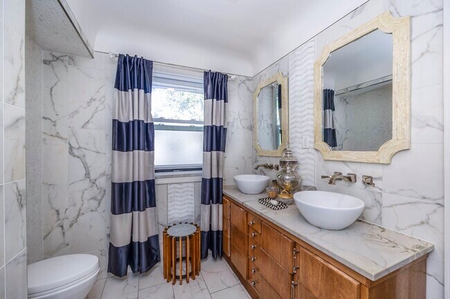 Building Photo - Historic Beauty: 3BR Near Downtown Detroit & | Henry Ford