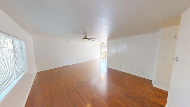 Building Photo - 4BD 3BA with a Private Patio!