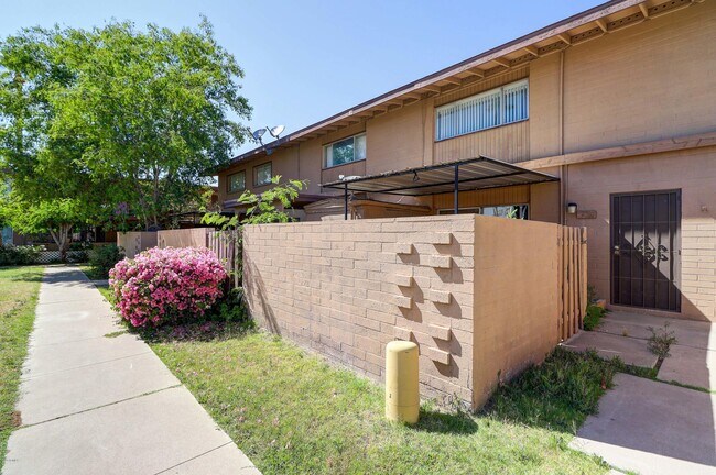 Building Photo - 2379 W Hazelwood St