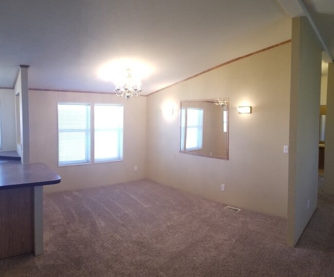 Building Photo - 3 bed, 2 bath home in Hibbard