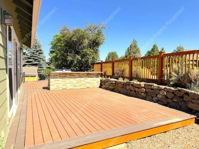 Building Photo - 4 BR Home in SE Bend with Canal Trail Access, Fenced Yard & Greenhouse