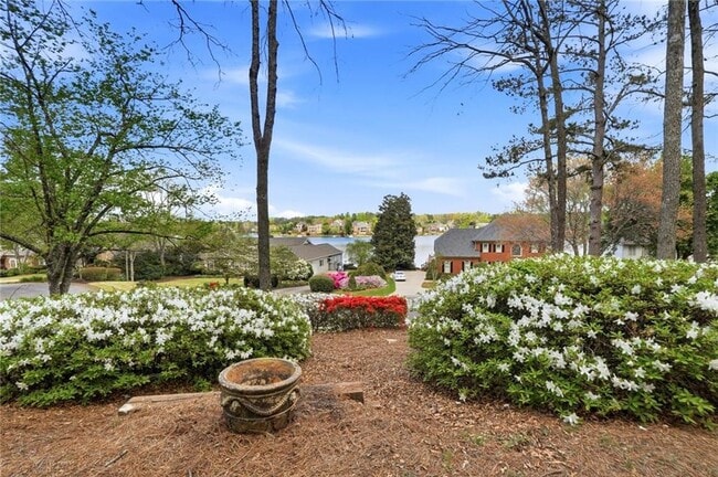 Building Photo - 220 Clipper Bay Dr