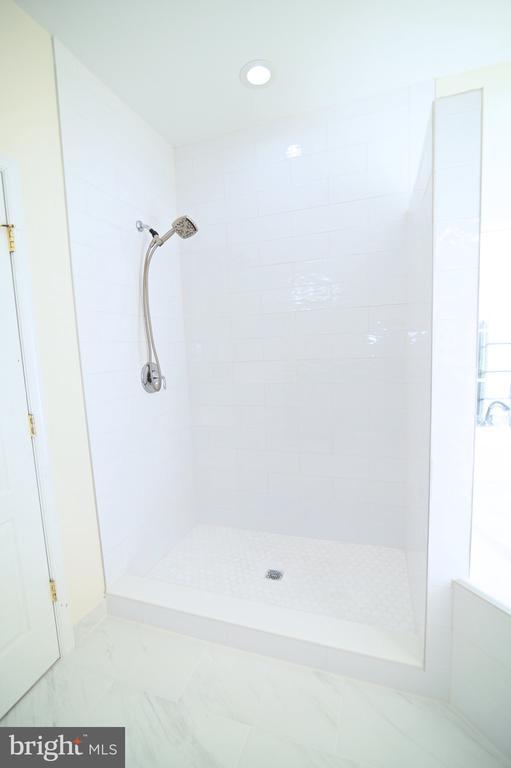Building Photo - 7001 Chaptico Ct
