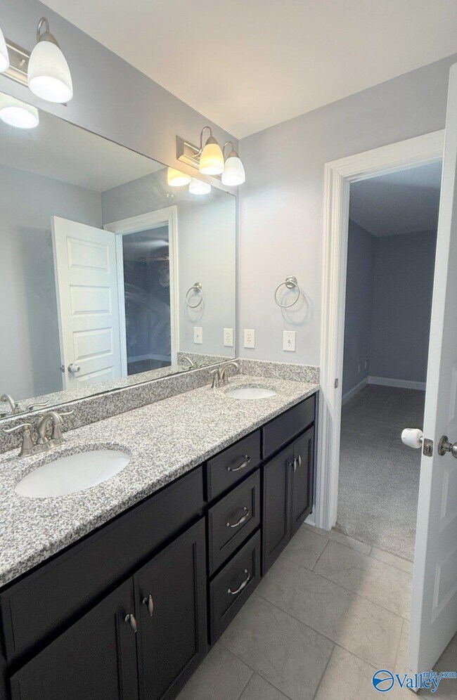 Building Photo - 218 Woodgrove Dr