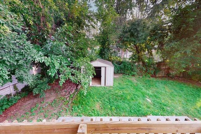 Building Photo - 2002 Ridgemont Rd