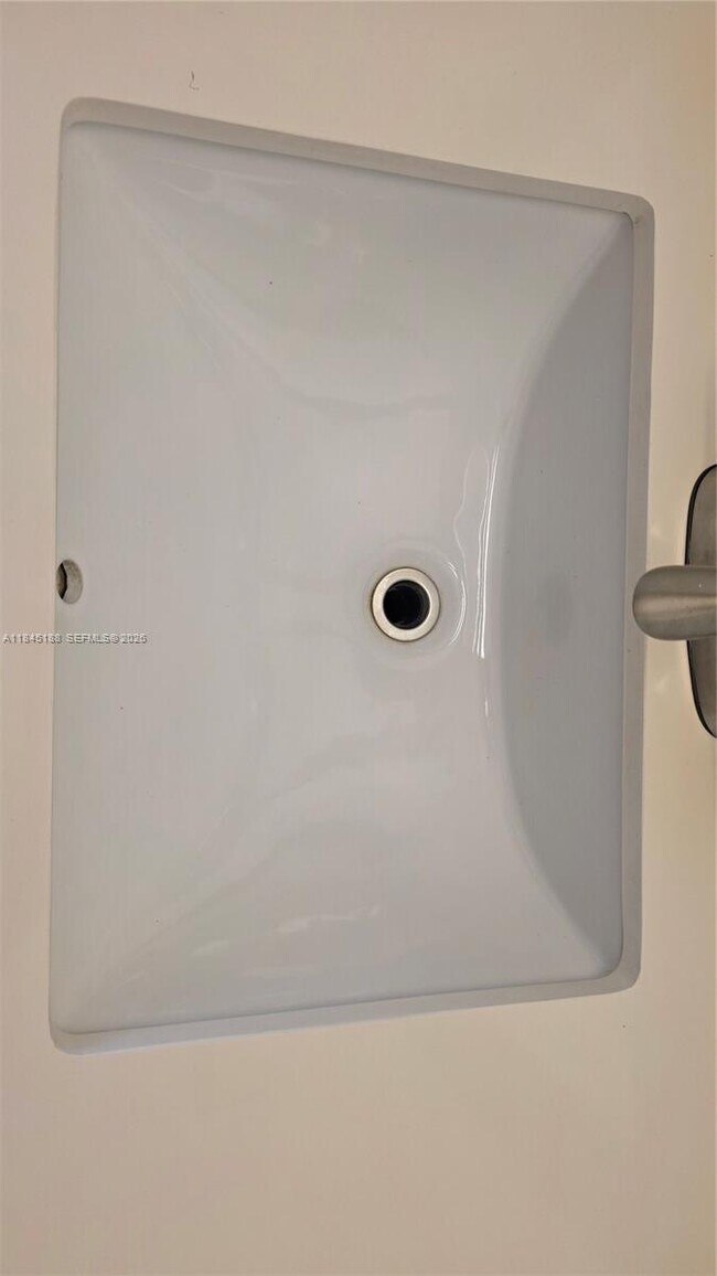 Building Photo - 18151 NE 31st Ct