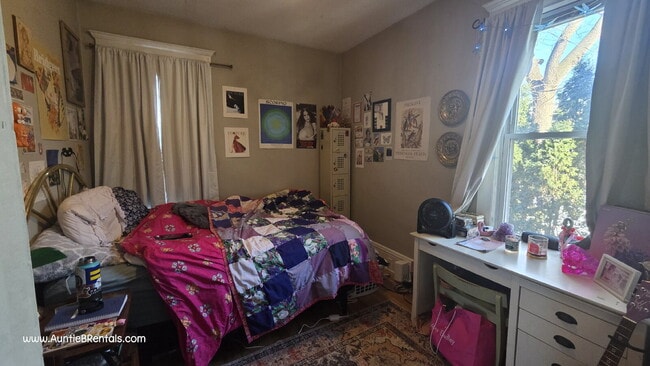 Building Photo - Beautiful single family home with near U of MN - 4 bed 2 bath