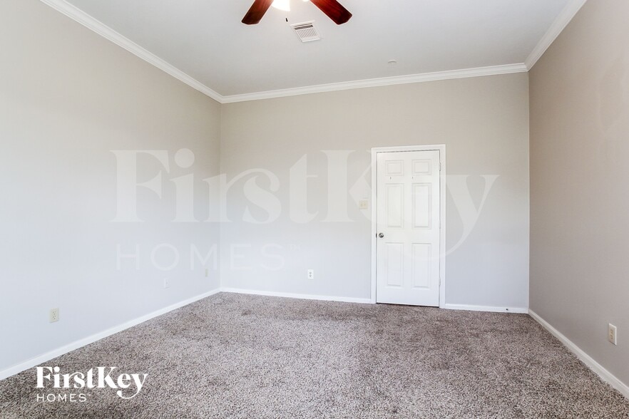 Building Photo - 4030 Echo Mountain Dr