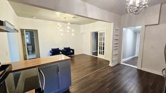 Building Photo - 3 Bed/2 Bath Paseo District Neighbor