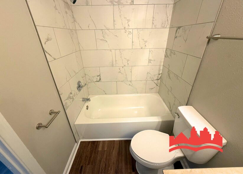 Building Photo - 5555 Blossom Ln