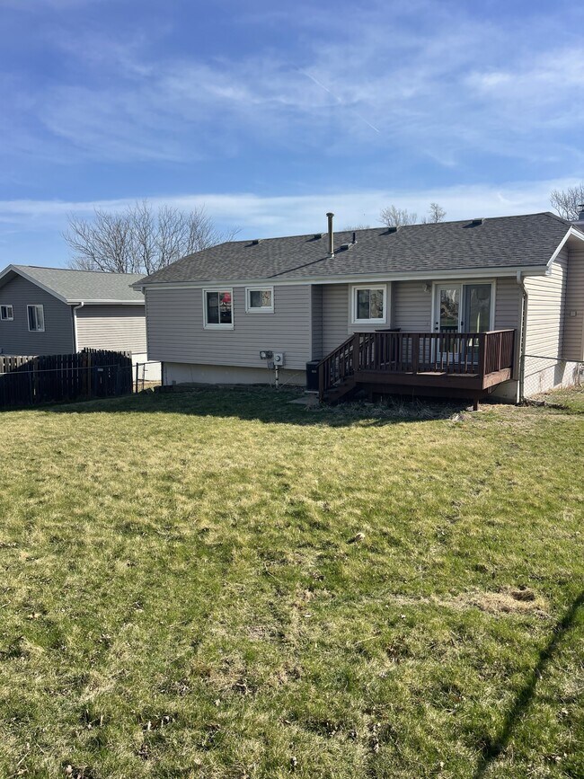 Building Photo - 406 Laredo Rd