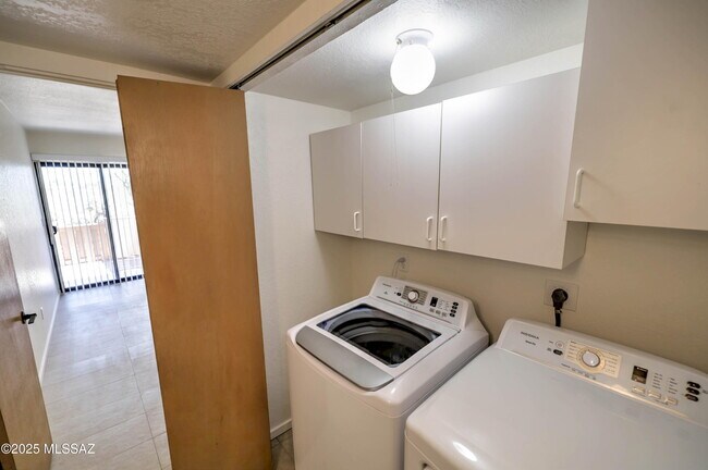 Building Photo - 5144 N Avenida Primera