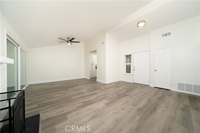 Building Photo - 652 Parkview Dr