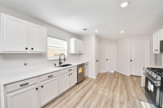 Building Photo - 26722 Lantana Cyn Dr