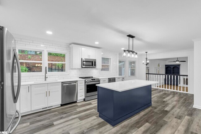 Building Photo - 125 River Way Dr