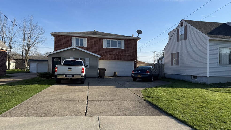 Building Photo - 155 Evergreen Pl