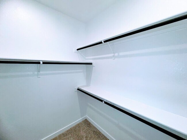 Building Photo - Beautiful Duplex Available In Emma Park!