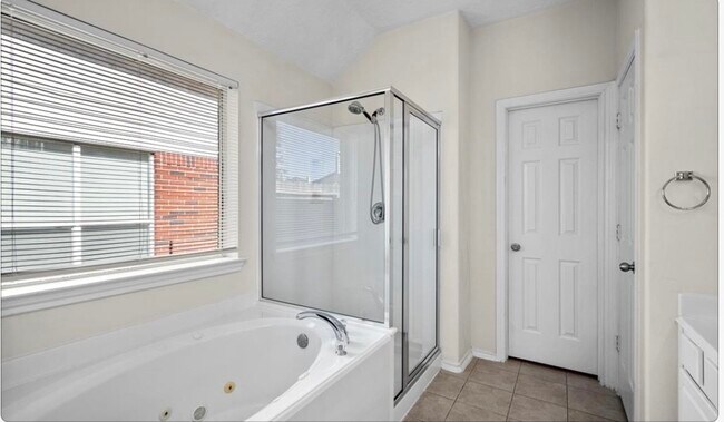 Building Photo - 6930 Atasca Creek Dr