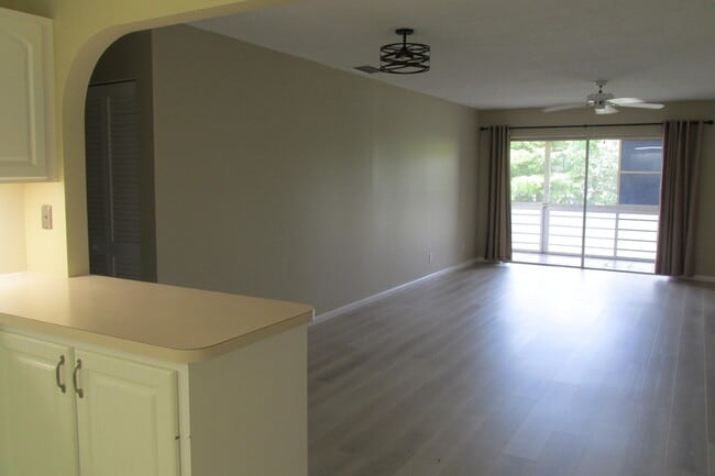 Building Photo - 10789 N Military Trl