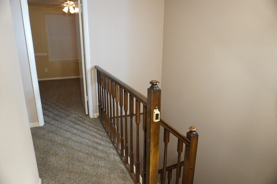 Building Photo - 5 Castlebar Ct