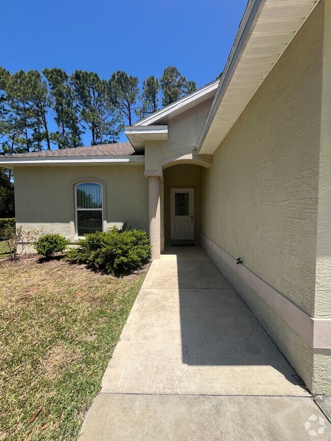 Building Photo - Charming 3 bedroom, 2 bathroom dulplex loc...