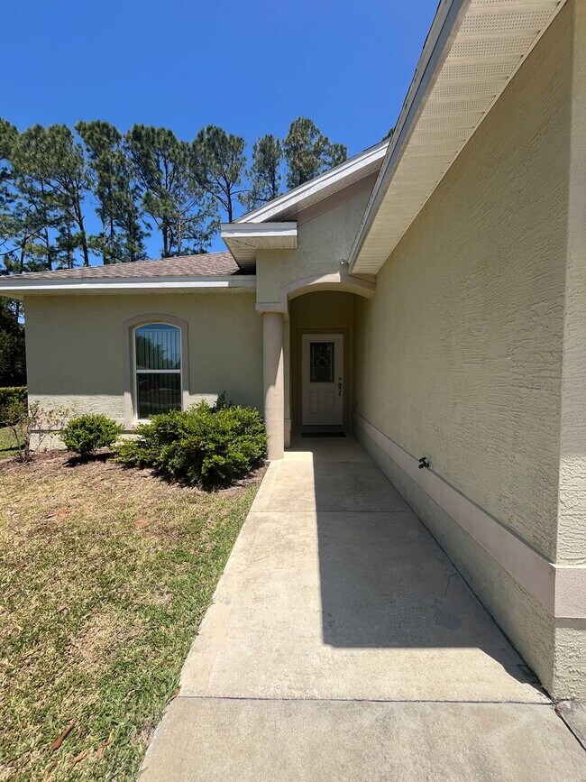 Building Photo - Charming 3 bedroom, 2 bathroom dulplex loc...